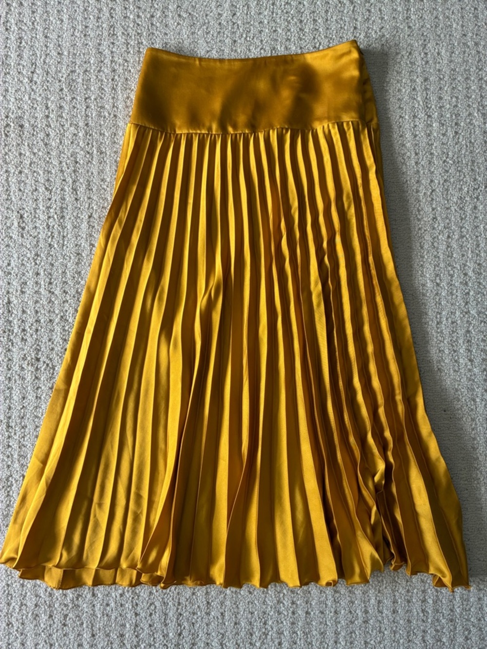 Banana Republic Women's Gold Pleated Midi Skirt Size 6 TALL - Picture 2 of 9